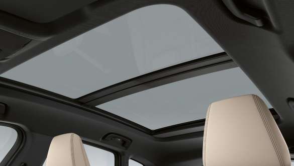 Panorama glass roof BMW 2 Series Active Tourer U06 2021  BMW 2 Series Active Tourer U06 2021 panorama glass roof interior
