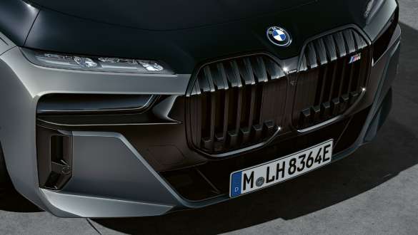 BMW crystal headlights Iconic Glow BMW M760e xDrive Sedan G70 BMW crystal headlights Iconic Glow BMW M760e xDrive Sedan G70 BMW Individual two-tone Black Sapphire metallic paintwork BMW Individual Dravite Grey metallic