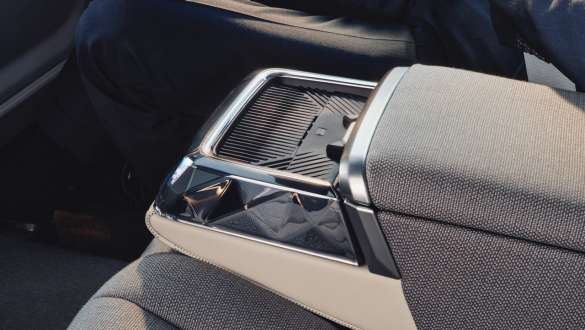 Executive Lounge rear console BMW M760e xDrive Sedan G70 Executive Lounge rear console BMW M760e xDrive Sedan G70 with glass surface and BMW Individual Merino leather Wool/Cashmere combination with exclusive contents Smoke White/Light Grey