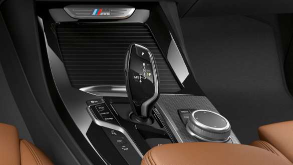 BMW X3 M40i and BMW X3 M40d, 8-speed Steptronic Sport transmission. BMW X3 M40i and BMW X3 M40d, interior, gear selection lever, 8-speed Steptronic Sport transmission.