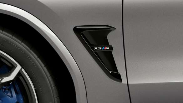 BMW X3 M Competition, M gills with model designation. BMW X3 M Competition in Donington Grey metallic, exterior, M gills in Black high-gloss with model designation.