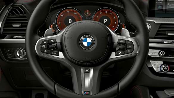 BMW X4 M40i and BMW X4 M40d, M leather steering wheel. BMW X4 M40i and BMW X4 M40d, interior, cockpit with M leather steering wheel.