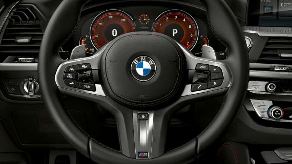 BMW X4 M40i and BMW X4 M40d, Variable sport steering. BMW X4 M40i and BMW X4 M40d, interior, cockpit, M leather steering wheel, Variable sport steering.
