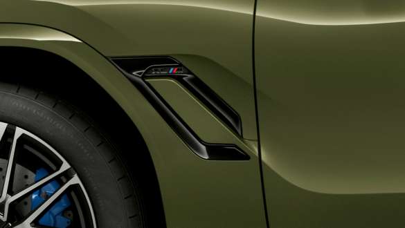 M side gills of the BMW X6 M Competition F96 M side gills BMW X6 M Competition F96 2020 SUV BMW Individual Special Paint Urban Green exterior