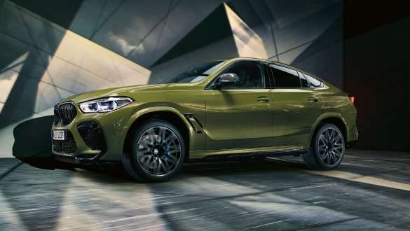 BMW X6 M Competition with M xDrive F96 BMW X6 M Competition with M xDrive BMW Individual Special Paint Urban Green SUV F96 2020 SUV side view