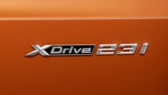 BMW X1 U11 ICE xDrive Badge BMW X1 U11 ICE Utah orange metallic xDrive23i xDrive Badge