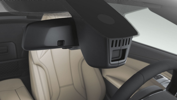 BMW Z4 Roadster Driving Assistant View through windscreen into the interior of the BMW Z4 Roadster