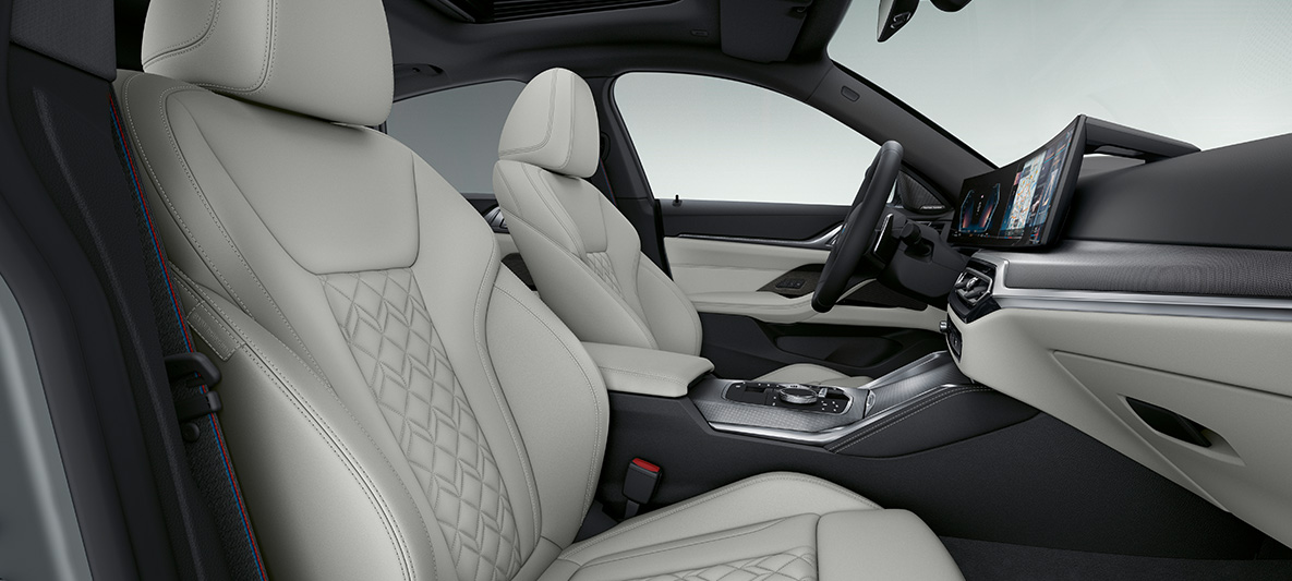Leather trim 'Merino' Ivory White BMW 4 Series Gran Coupé G26 2021 interior BMW Individual extended leather trim 'Merino' Ivory White BMW 4 Series Gran Coupé G26 2021 interior cockpit