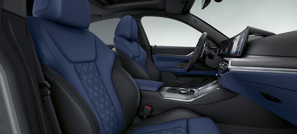 Leather trim 'Merino' Fjord Blue/Black BMW 4 Series Gran Coupé G26 2021 interior BMW Individual extended leather trim 'Merino' Fjord Blue/Black BMW 4 Series Gran Coupé G26 2021 interior cockpit