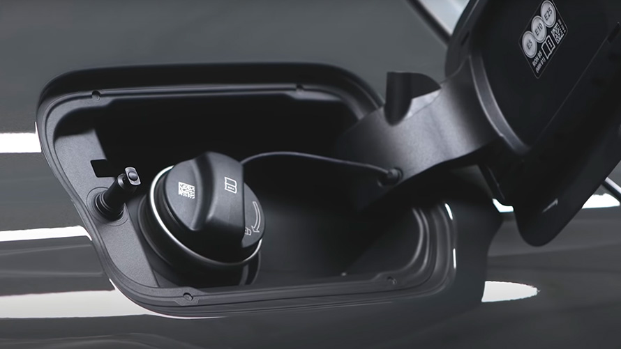 BMW plug-in hybrid fuel cap BMW 5 Series Sedan G30 BMW plug-in hybrid fuel cap close-up