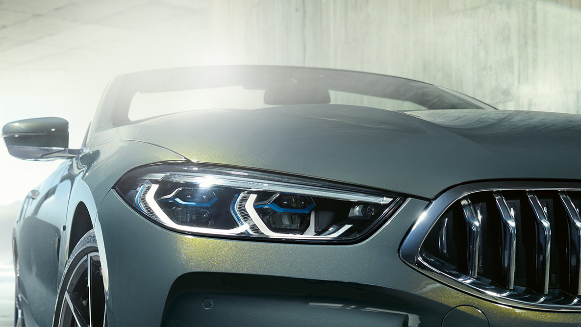 BMW M850i xDrive Dravit Grey metallic, front with BMW laser light on left. BMW M850i xDrive Dravit Grey metallic, front with BMW laser light on left.