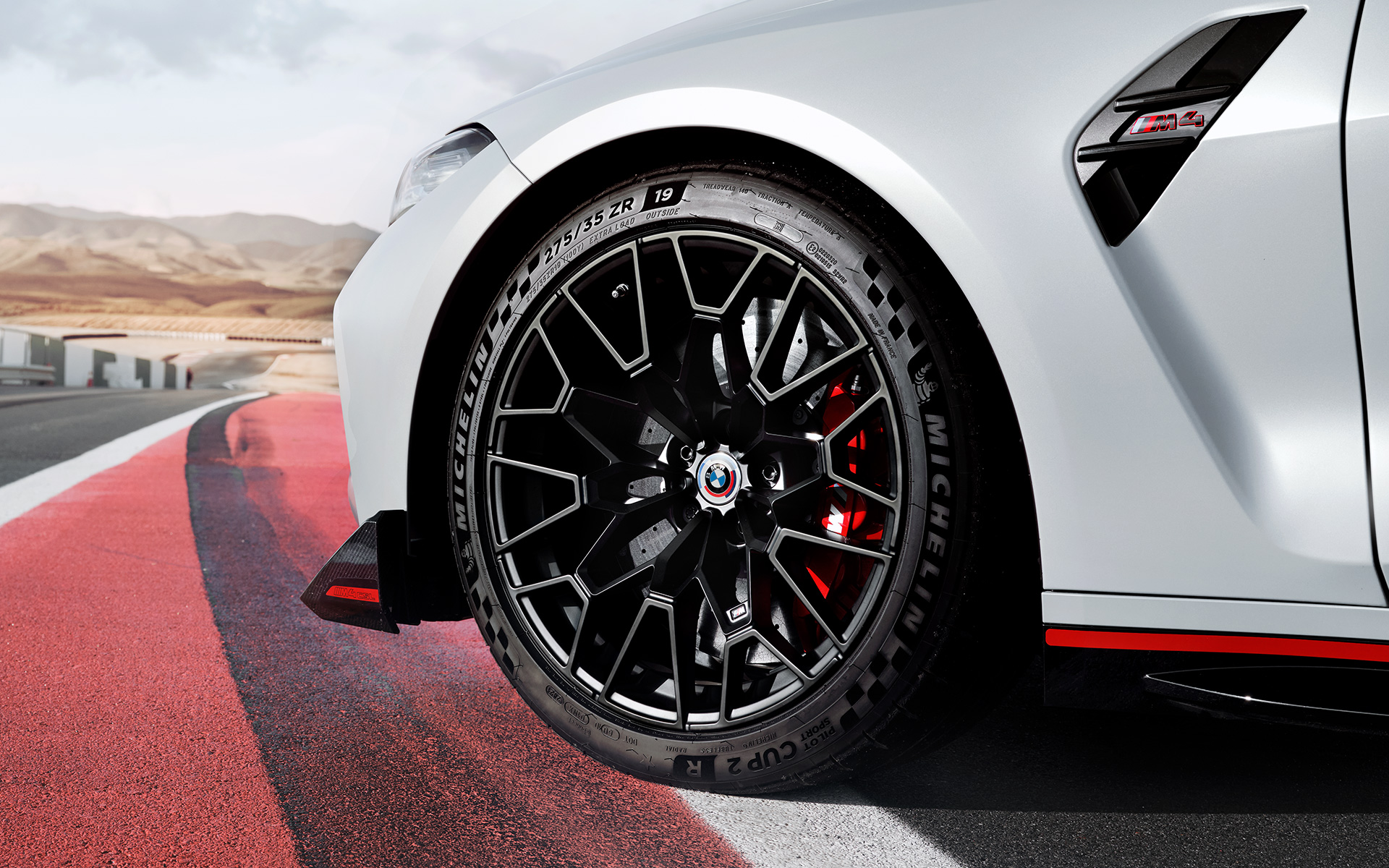 BMW M4 CSL G82 BMW Individual Frozen Brooklyn Grey metallic M Carbon ceramic brake in Red high-gloss with lightweight construction wheel