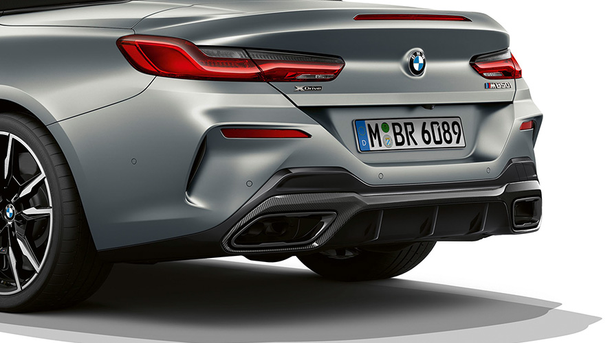 BMW M850i xDrive Convertible G14 LCI Facelift 2022 BMW Individual Frozen Pure Grey metallic three quarter rear view rear apron close up