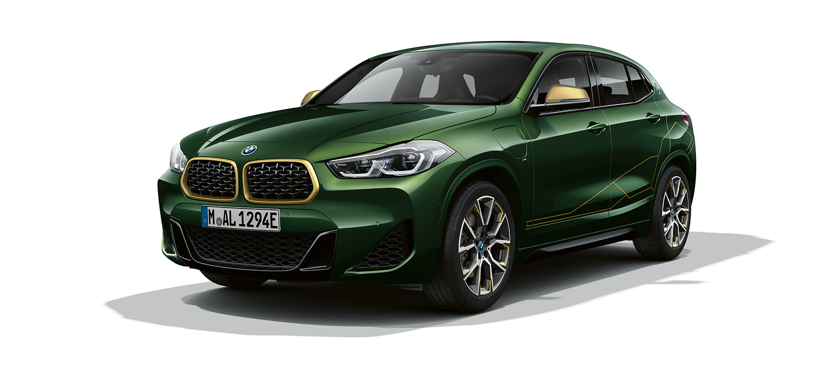 Three-quarter front view BMW X2 F39 Sanremo Green metallic