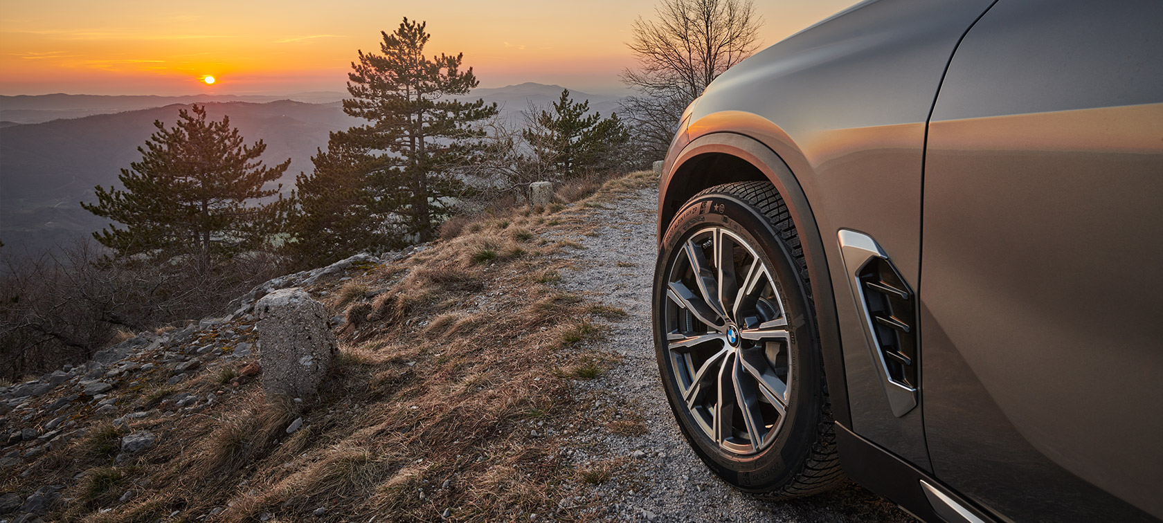 Original BMW Wheels on the BMW X5 (G05 LCI) on a dirt road at a mountainside, facing the sunset Original BMW Wheels on the BMW X5 (G05 LCI)