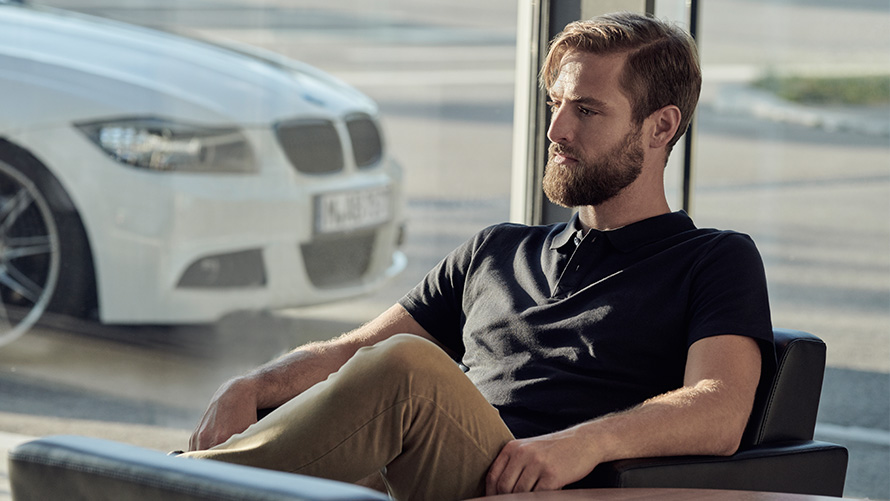 BMW Service Inclusive BMW Service Inclusive customer waits in BMW Service Centre