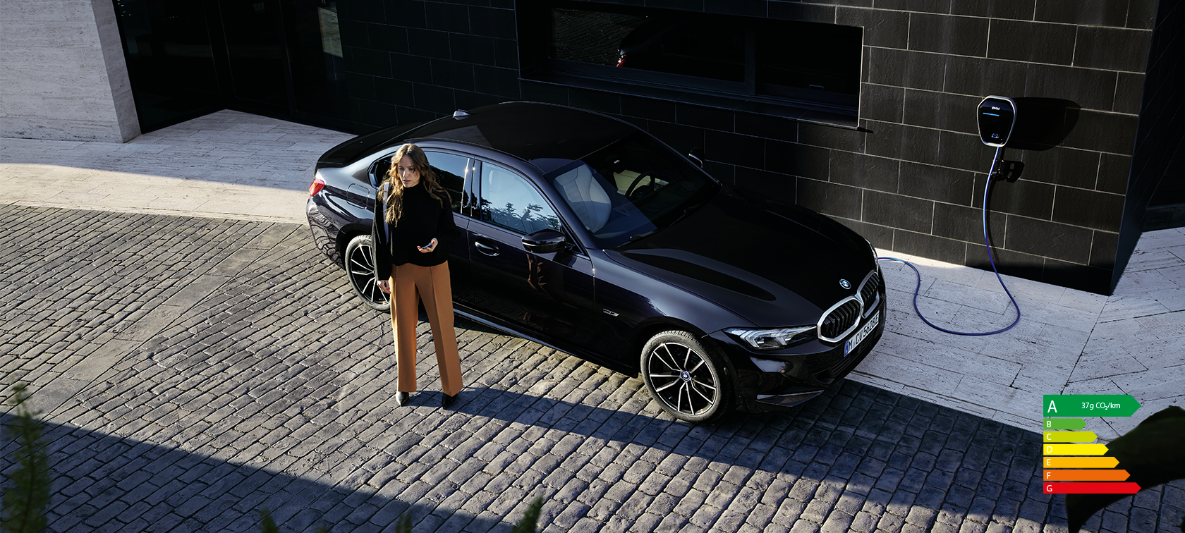 BMW 3 Series Sedan LCI G20 Brookly Grey side view standing in front of wall