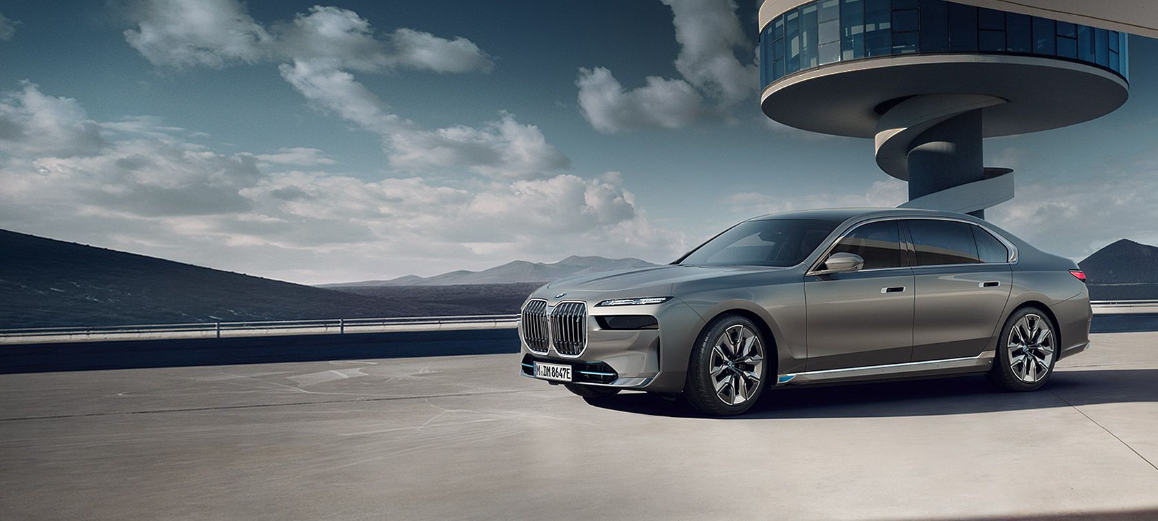 BMW i7 G70 2022 side view