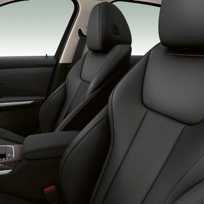 BMW 3 Series Sedan, Modell Luxury Line front seats. Side close-up of the front seats of the BMW 3 Series Sedan with Model Luxury Line features.