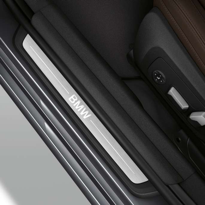 BMW 3 Series Sedan, Model Luxury Line entry sill. Top view of the door sill of the BMW 3 Series Sedan with Model Luxury Line features.