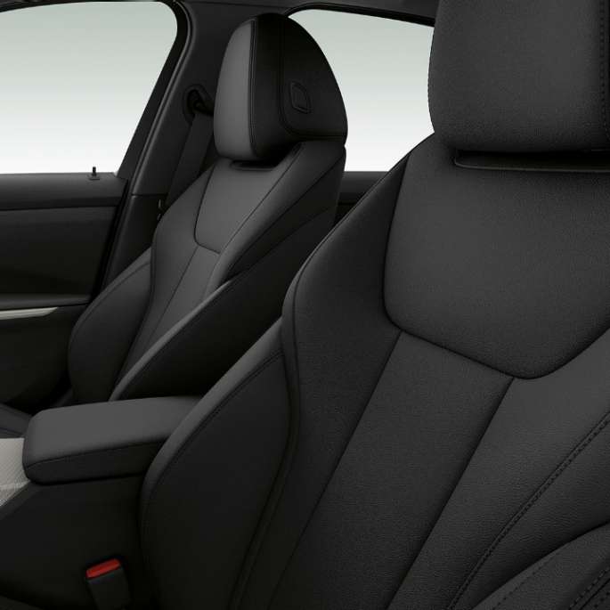 BMW 3 Series Sedan, Model Advantage front seats. Side close-up of the front seats of the BMW 3 Series Sedan with model Advantage features.